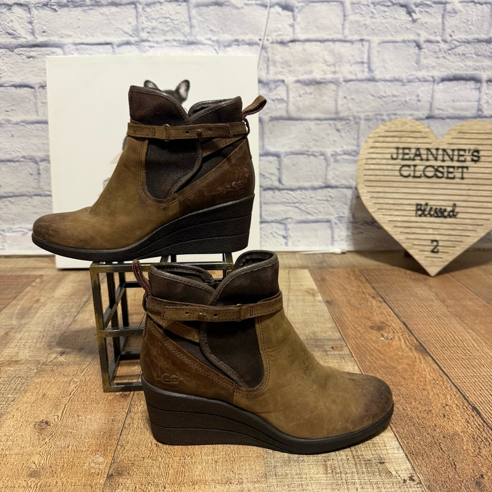 Ugg Australia Womens Emalie Brown Leather Ankle Bootie Wedge Boots Shoes size 8